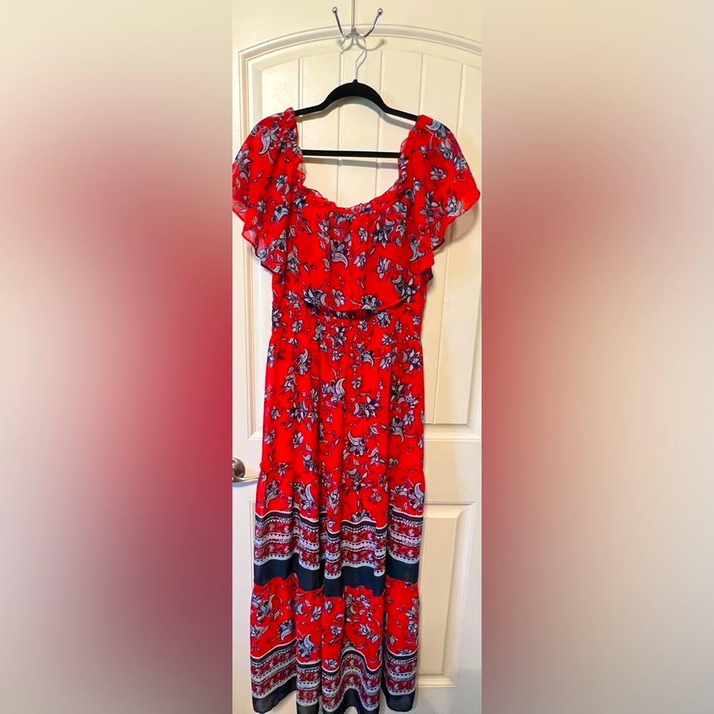 Optionally cold shoulder dress